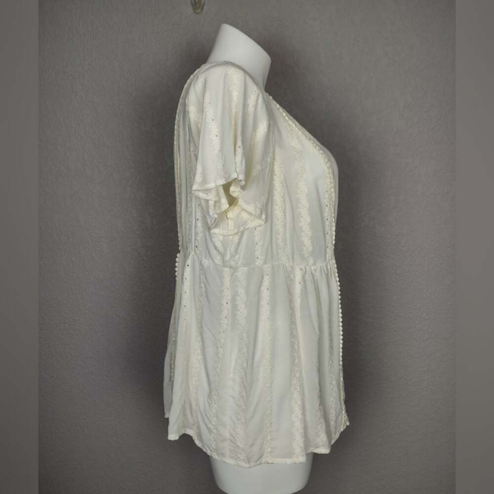Torrid Ivory Eyelet Embroidered Blouse Size 1 - Picture 4 of 15